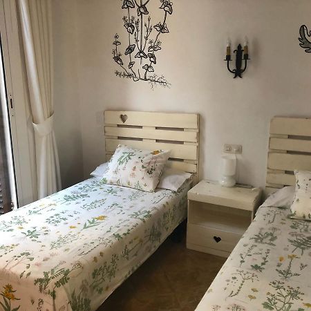 Hostal Parellades Sitges Luaran gambar