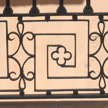 Hostal Parellades Sitges Luaran gambar