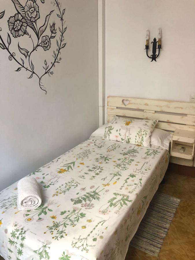 Hostal Parellades Sitges Luaran gambar