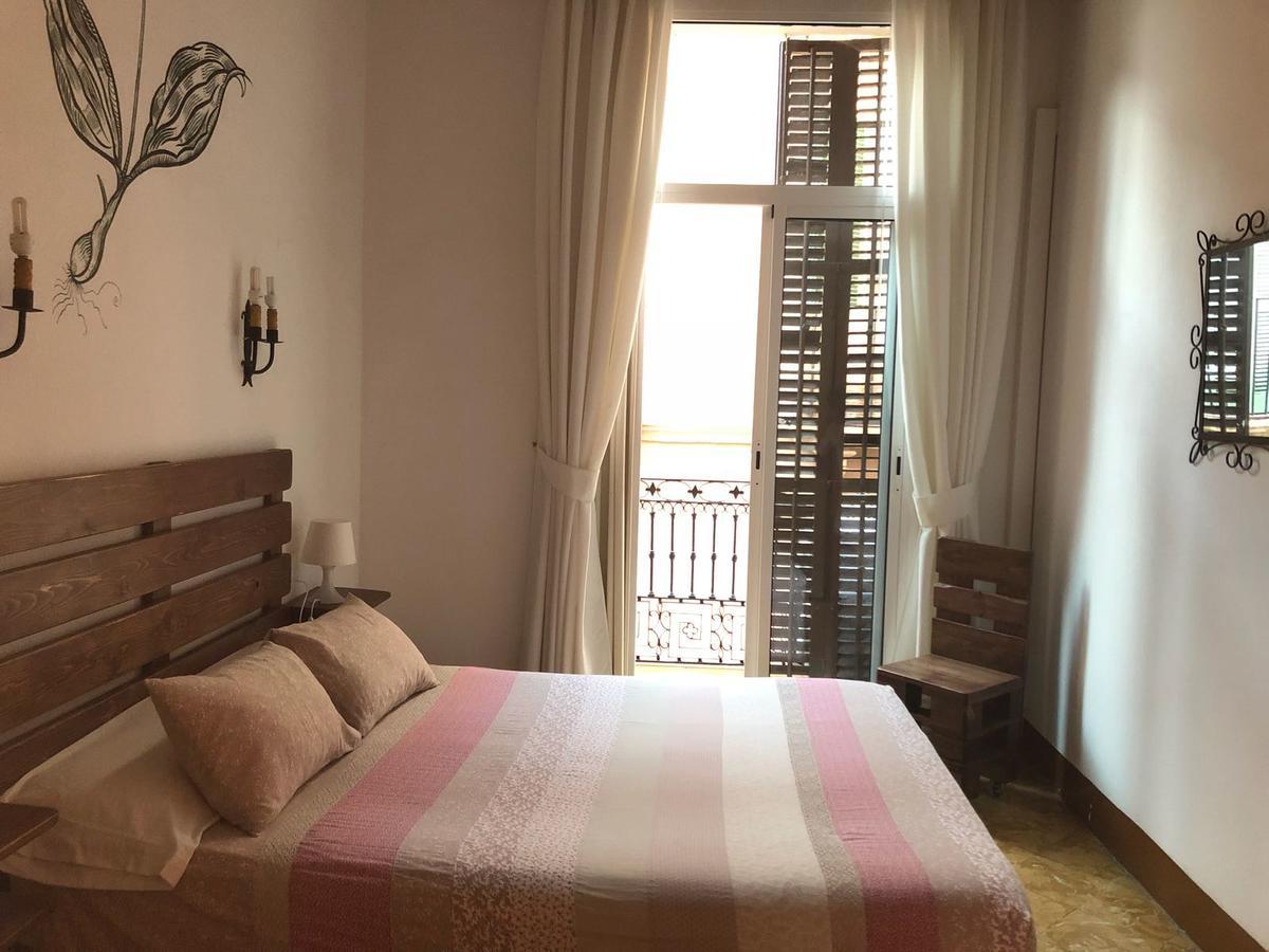 Hostal Parellades Sitges Luaran gambar