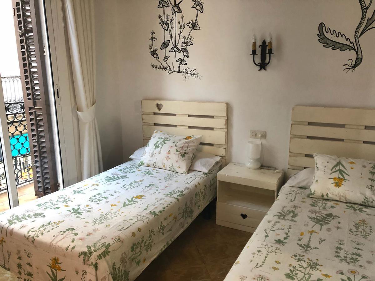 Hostal Parellades Sitges Luaran gambar
