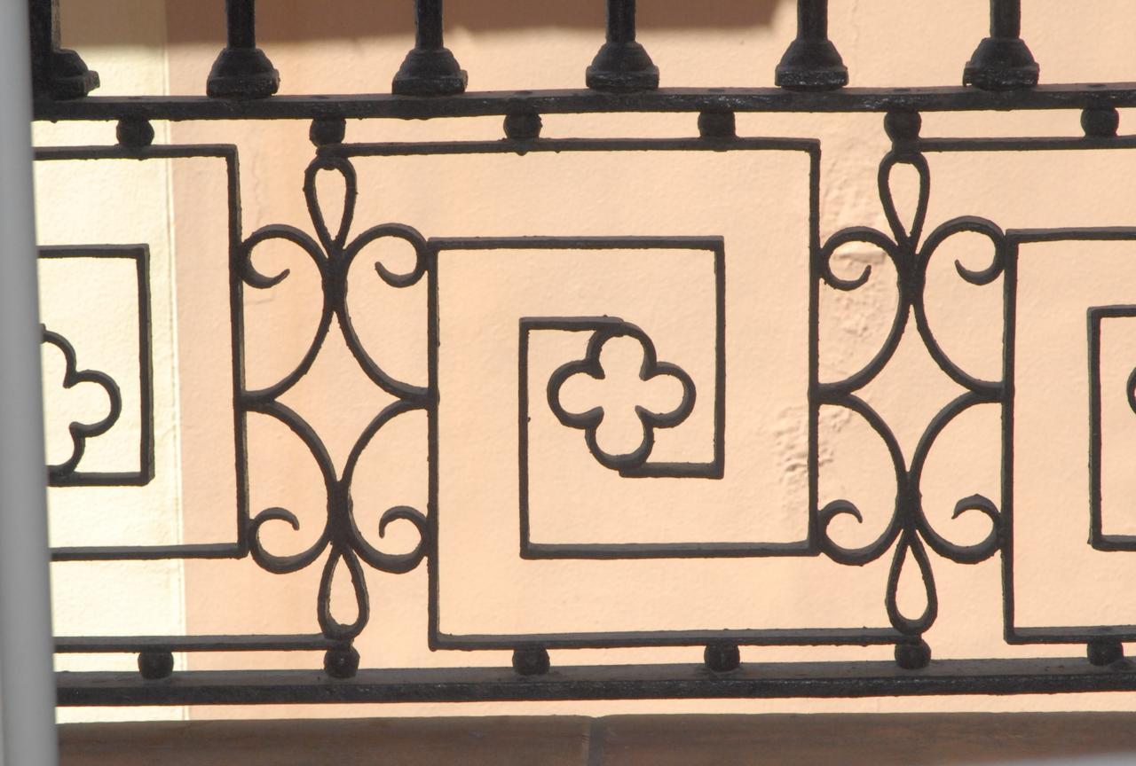 Hostal Parellades Sitges Luaran gambar