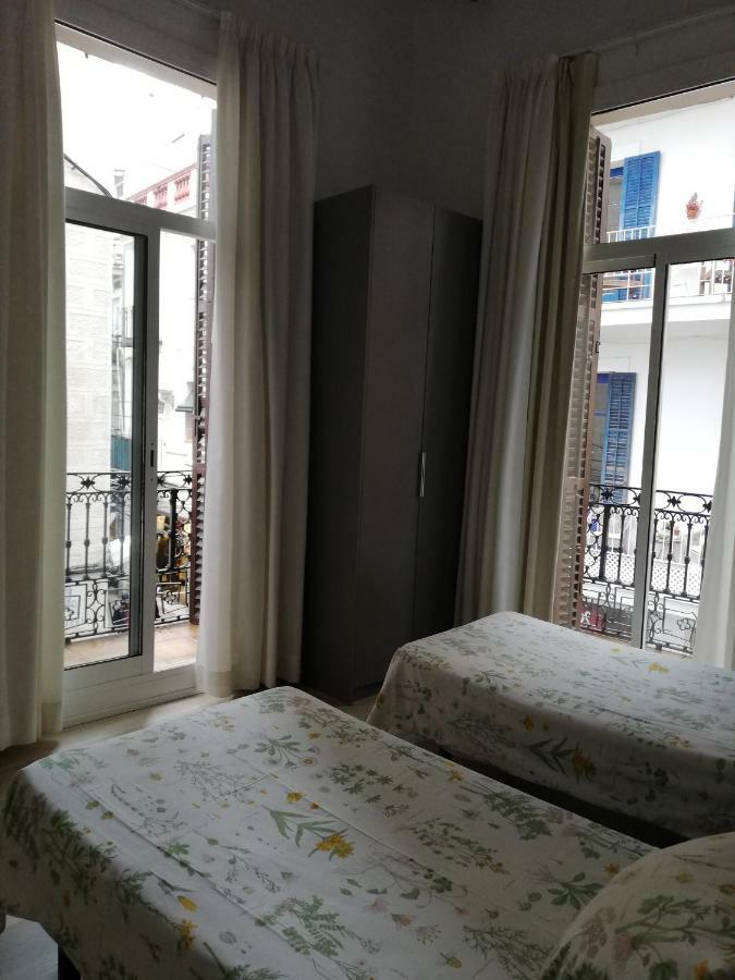 Hostal Parellades Sitges Luaran gambar