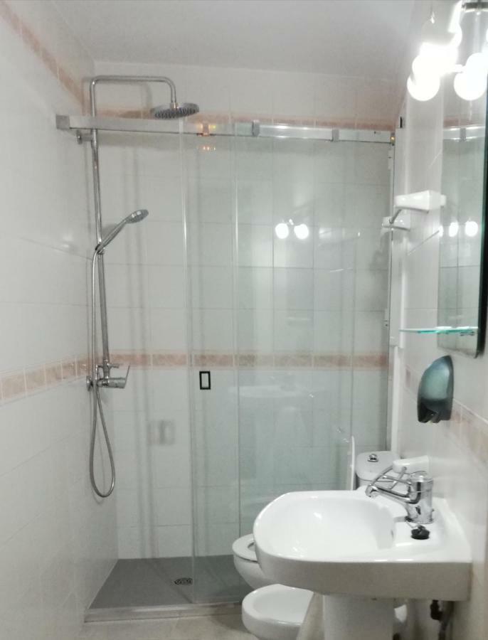 Hostal Parellades Sitges Luaran gambar