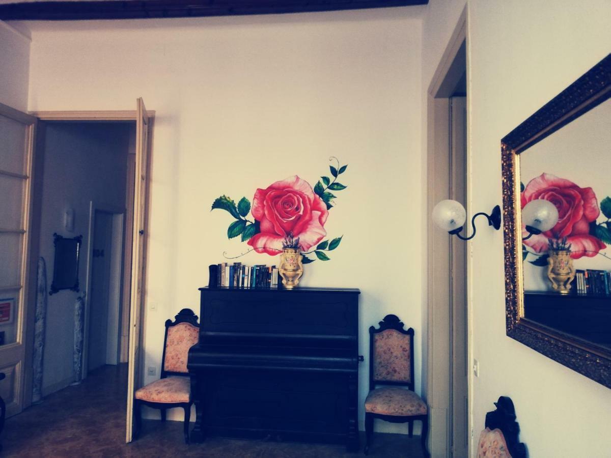 Hostal Parellades Sitges Luaran gambar