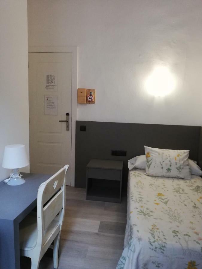 Hostal Parellades Sitges Luaran gambar