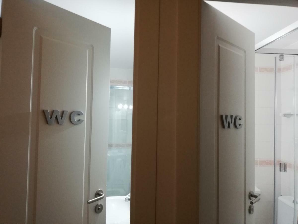 Hostal Parellades Sitges Luaran gambar