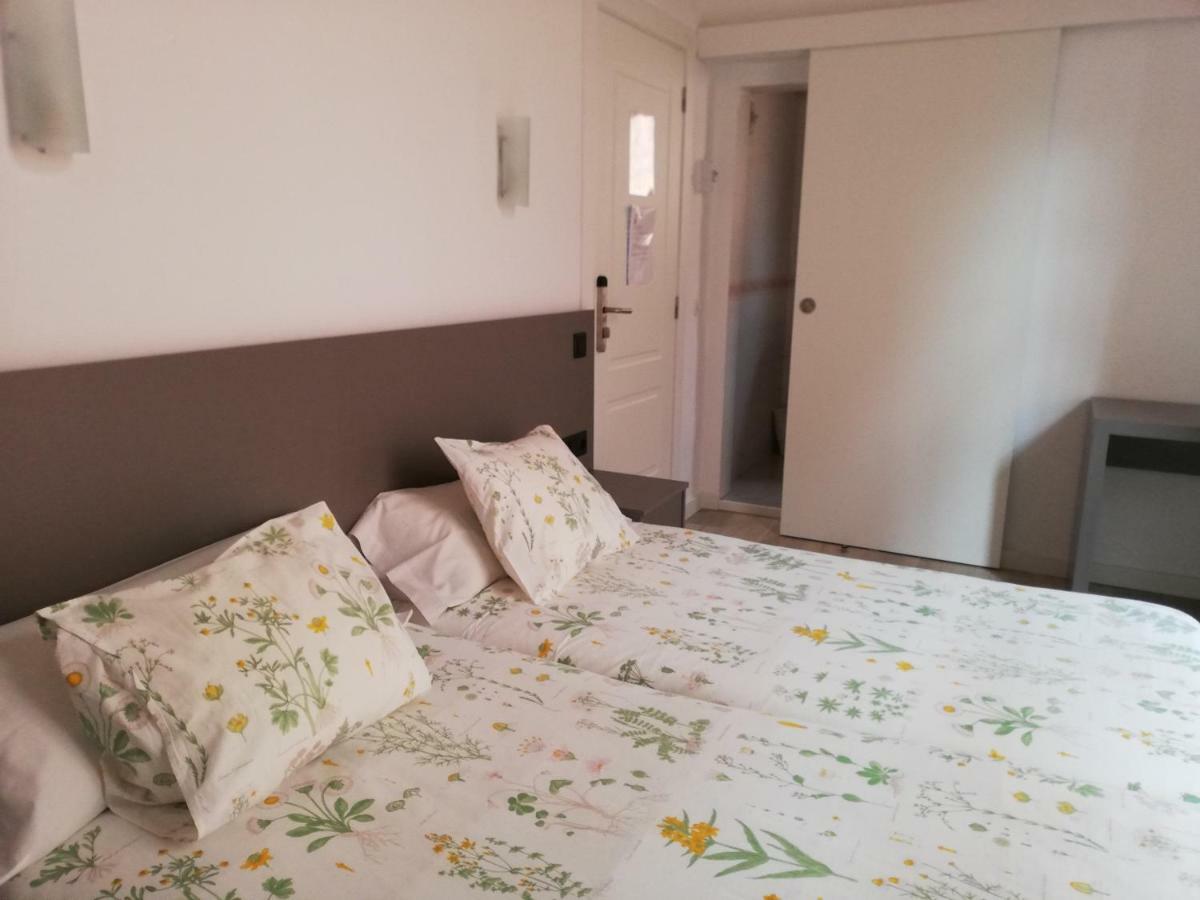 Hostal Parellades Sitges Luaran gambar